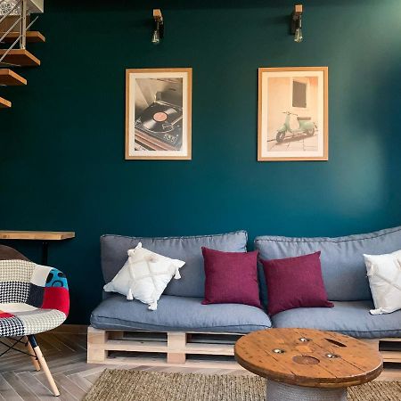 Charming Attic Apartment With Balcony & Swimming Pool Desenzano del Garda Kültér fotó