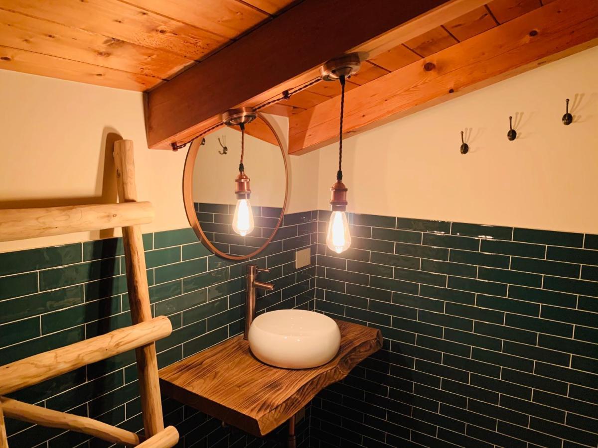 Charming Attic Apartment With Balcony & Swimming Pool Desenzano del Garda Kültér fotó
