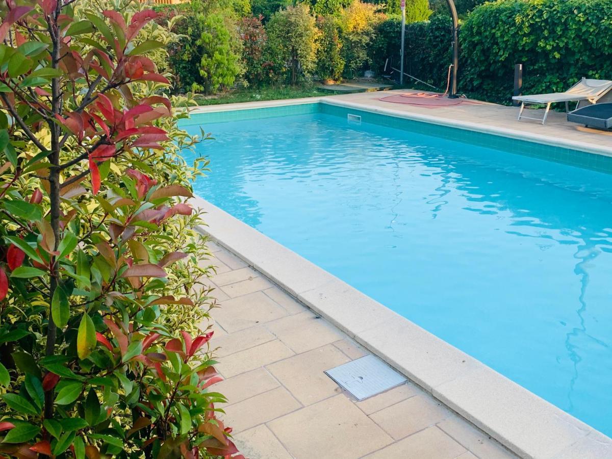 Charming Attic Apartment With Balcony & Swimming Pool Desenzano del Garda Kültér fotó