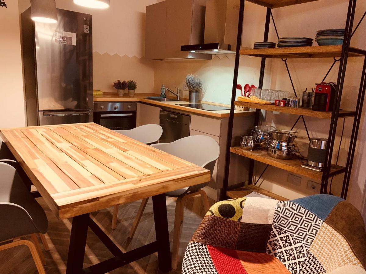 Charming Attic Apartment With Balcony & Swimming Pool Desenzano del Garda Kültér fotó