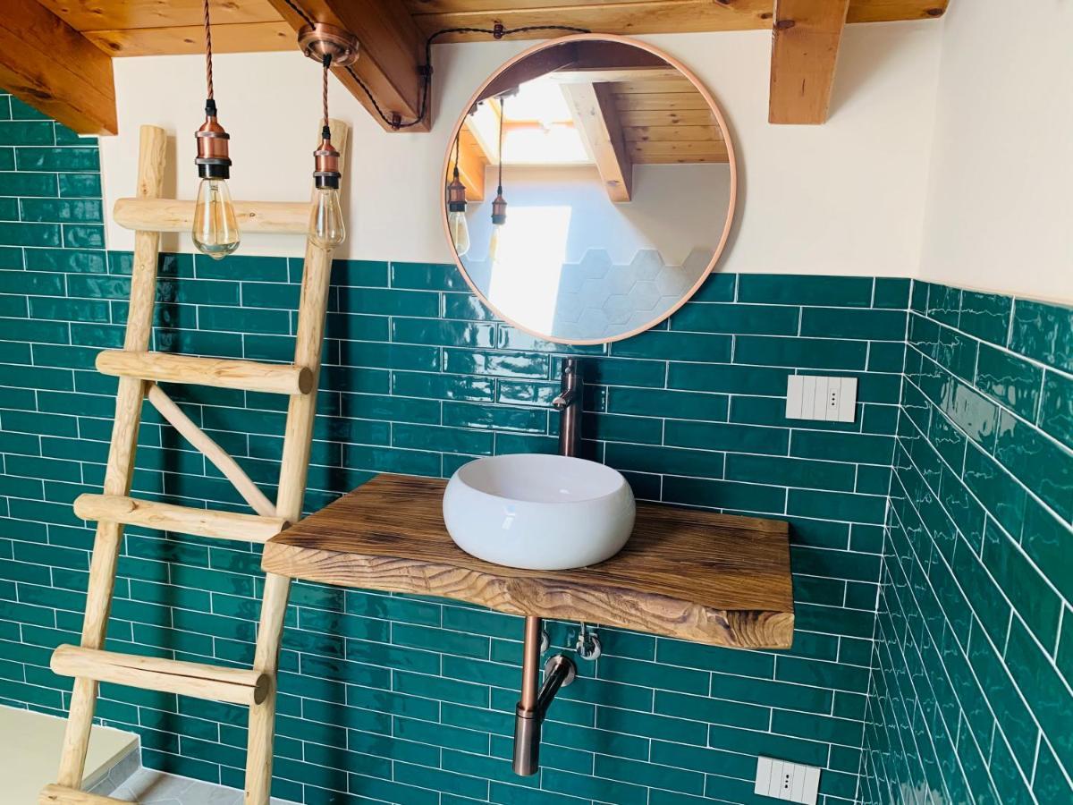 Charming Attic Apartment With Balcony & Swimming Pool Desenzano del Garda Kültér fotó