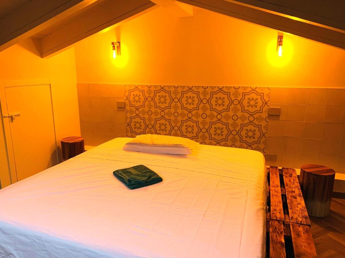 Charming Attic Apartment With Balcony & Swimming Pool Desenzano del Garda Kültér fotó