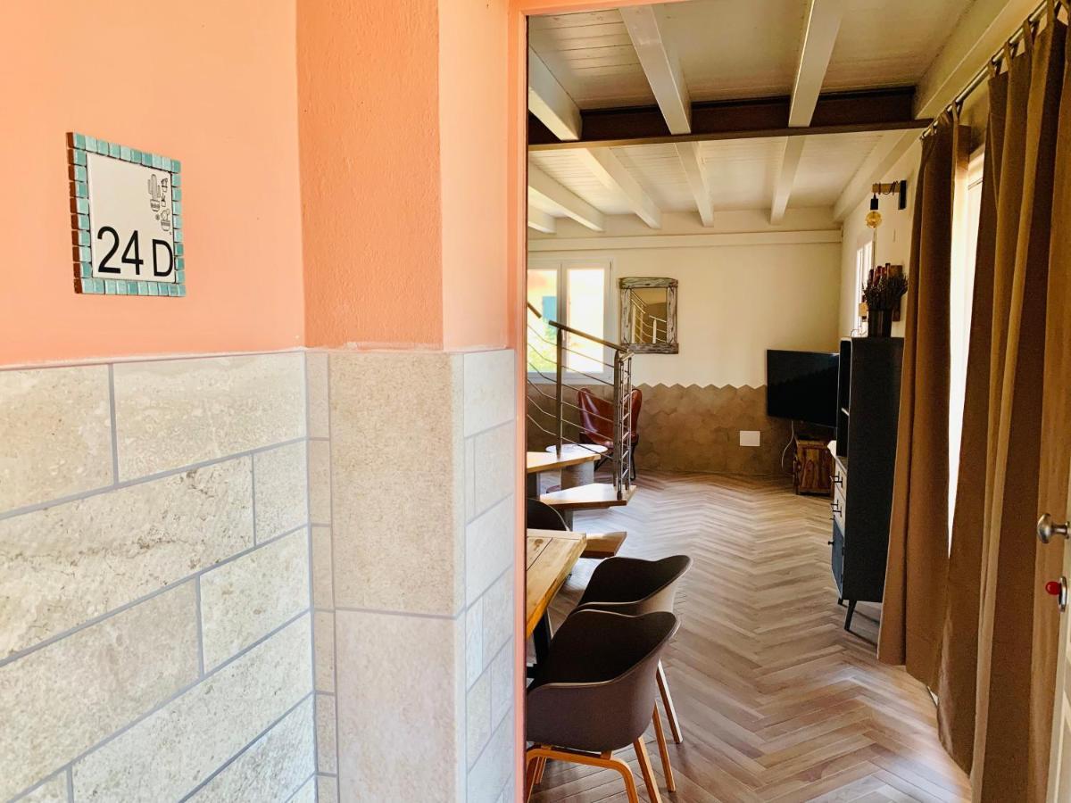 Charming Attic Apartment With Balcony & Swimming Pool Desenzano del Garda Kültér fotó