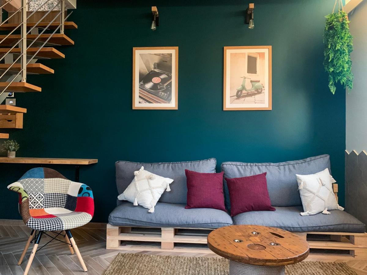Charming Attic Apartment With Balcony & Swimming Pool Desenzano del Garda Kültér fotó